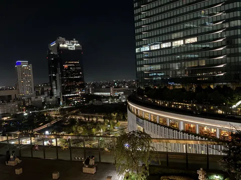 都会の夜景と灯り