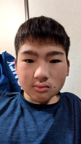 ちょっとムスッとしてる？