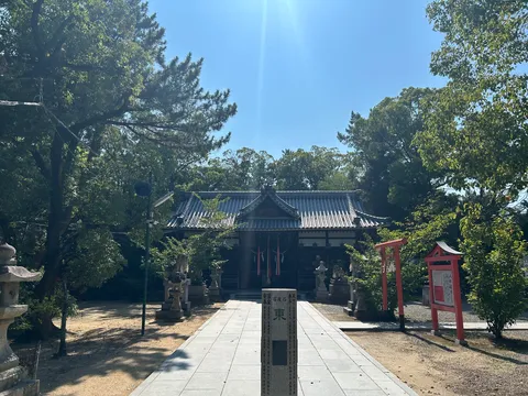 静寂の社、鳥居の誘い