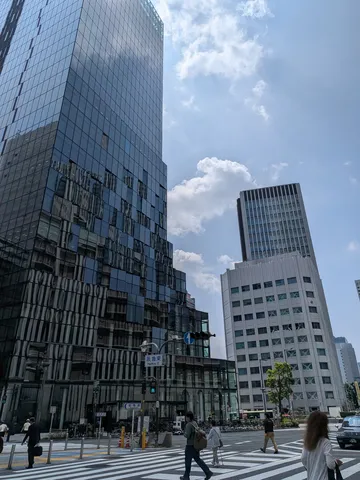 都会の断片、空への道