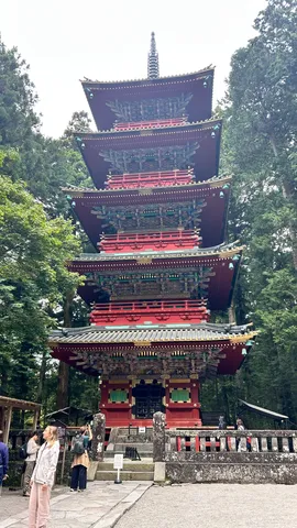 森に映える五重の塔