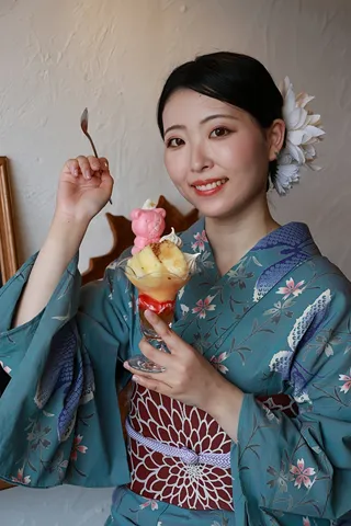 花飾りと甘いひととき