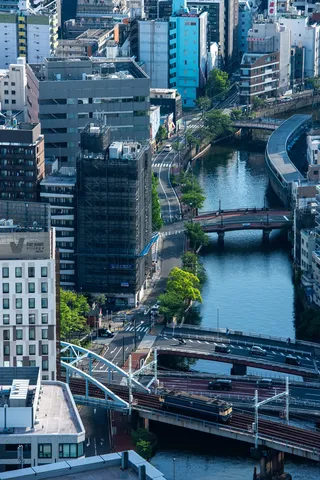 鉄路と水路が交差する街