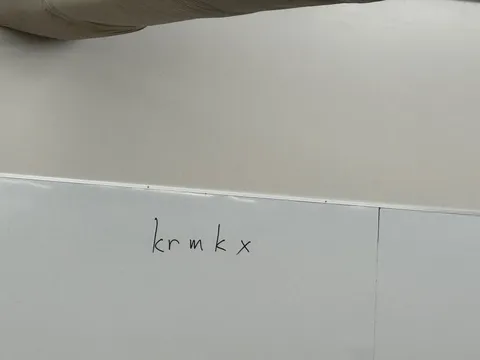 ホワイトボードの謎の文字