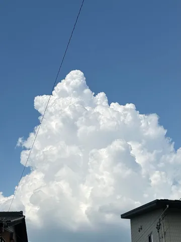 青空にそびえる夏の雲