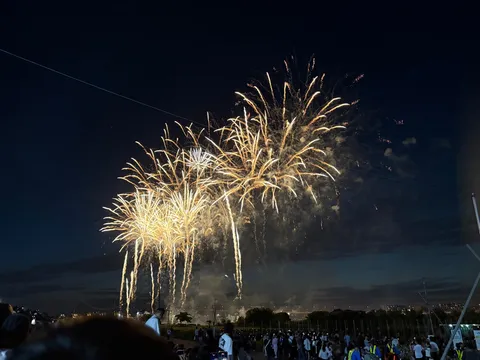 夜空に舞う光の記憶