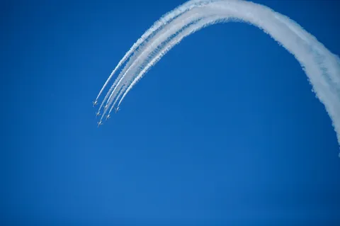 青空に描く飛行曲線