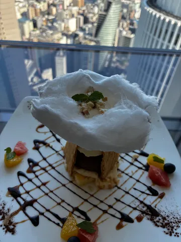 都市を望む天空のデザート