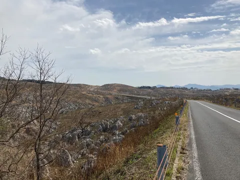荒野に続く道、空の彼方