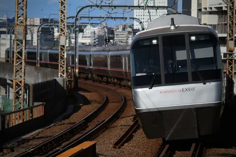 都会を駆け抜けるロマンスカー