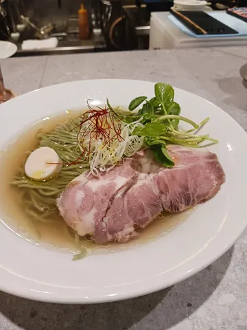 薬膳風？ヘルシーグリーンラーメン