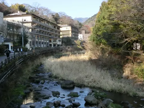渓流と佇む温泉郷