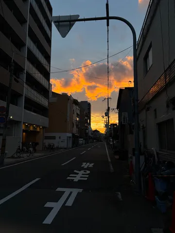 燃える空と止まれの道