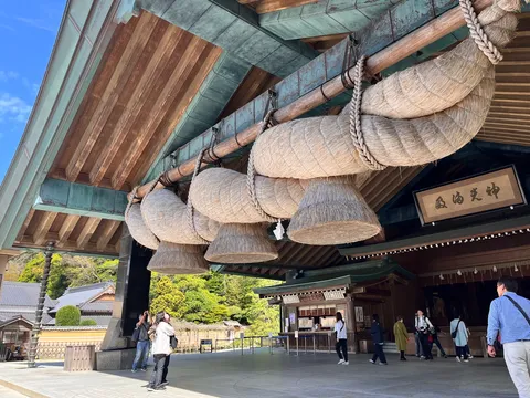 悠久を紡ぐ注連縄の姿