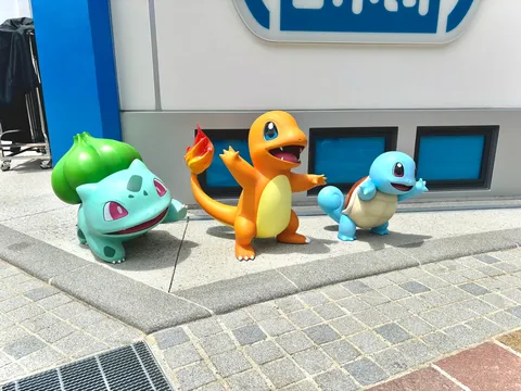ポケモン御三家、並んでお散歩
