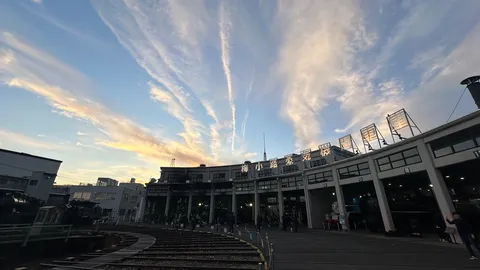 夕暮れに響くSLの汽笛