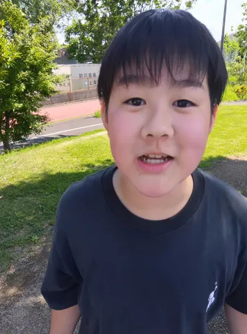 太陽と少年、夏の空