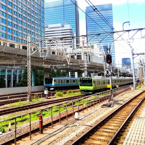 都市を織りなす鉄道の鼓動