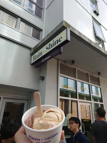 アイス片手に、映え散歩