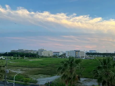 夕暮れの空と広がるキャンパス