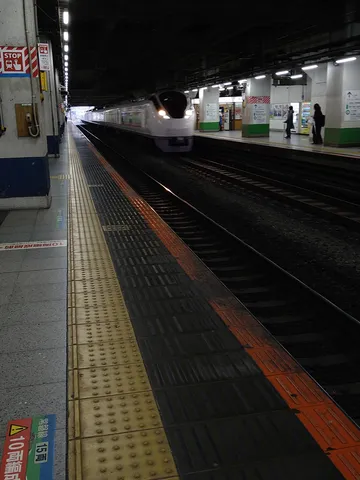 雨の日の地下鉄、滑り込みセーフ？
