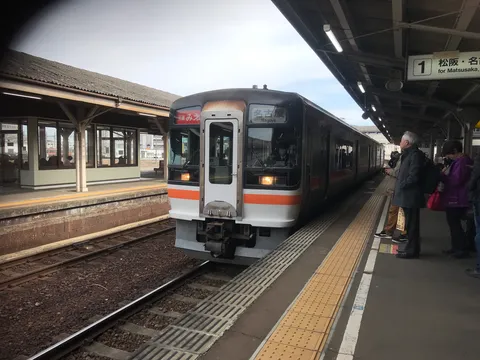 旅愁誘う、停車場の午後