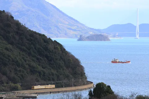 海と山を結ぶ静かな一幅