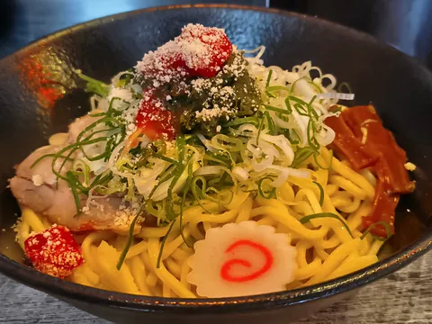 魅惑のつけ麺、誘惑のピンク