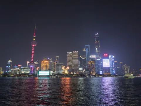 夜景に映える都会の灯り