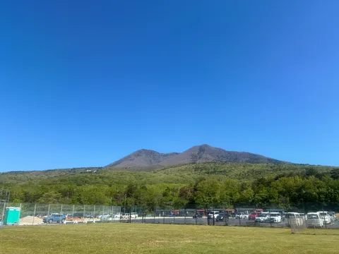 青と山と静かな境界
