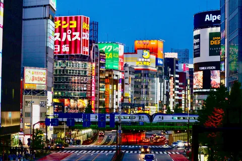 広告の宴、上空を駆け抜ける