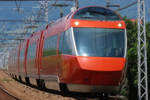鮮烈！情熱の赤い列車
