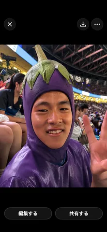 会場を盛り上げる、紫の笑顔