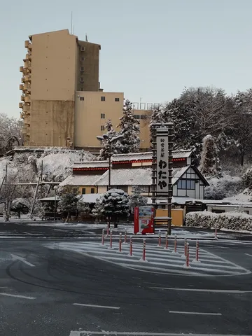 雪景に映る街の影
