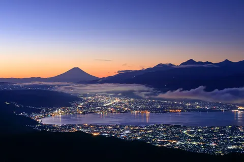 夜景と富士山、サービス精神旺盛すぎません？