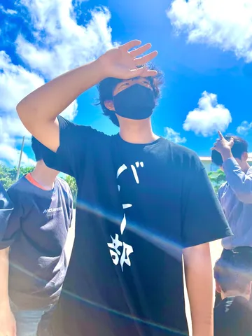空を仰ぐ、光の瞬間