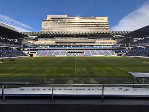 静かなスタジアムの光景