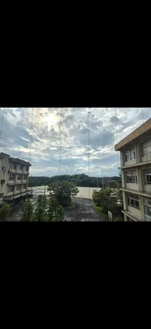 校舎と空の間の静寂