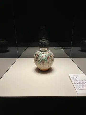 静謐な茶器の絵付けに魅せられて