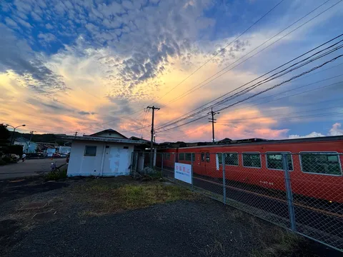 空も電車も染まる夕暮れ