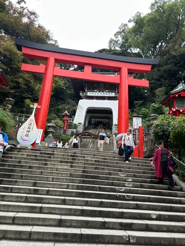 鳥居と階段、古都の風景