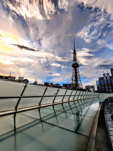 ガラスの船とテレビ塔