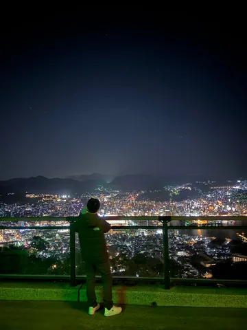 見上げる星、見下ろす光