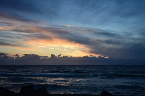 静寂の海と空の境界線