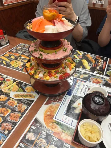 夢の３段重ね！豪華海鮮丼タワー