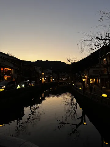 夕焼けと温泉街