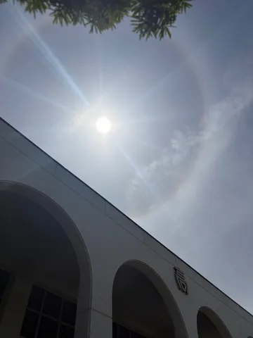 太陽の虹、建物のアーチ