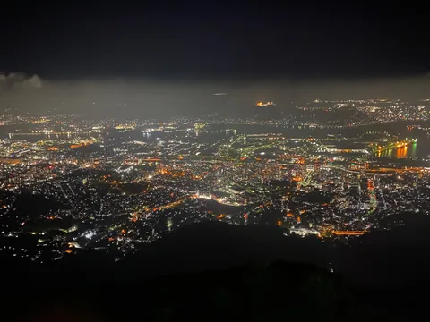 夜景に吸い込まれそうな奥行き感