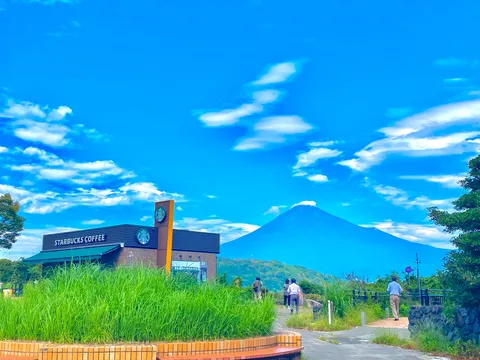青空と富士山、スタバで一息