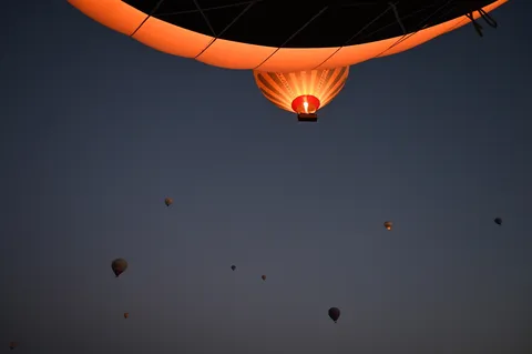 夜空に灯る、風の灯火